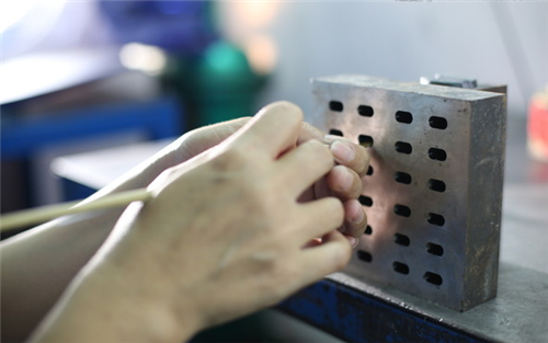 科翔模具_塑料模具注塑加工廠生產(chǎn)abs注塑件怎么才能增加光亮度？